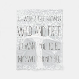 Abstraktes Triangle-Muster in Wild und Frei Grau Fleecedecke