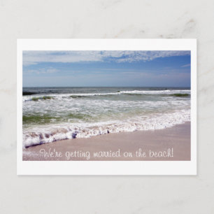 Abstürze von Wellen am Sandy Beach Postkarte