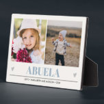 ABUELA Grandchildren 2 Foto BLAU GRAUE HERZEN Fotoplatte<br><div class="desc">Mit diesem phantastischen Design, das zwei (2) Ihrer liebsten Fotos verwendet, und ABUELA erscheint ganz unten in zarter, graublauer Schrift mit kleinen grauen Herzen. Es ist der perfekte Sake für Oma oder "Mama, die gerade zur Oma befördert wurde" für Weihnachten oder Großeltern. Perfekte Geschenkidee, um mit Ultraschall oder Sonogramm Bild...</div>