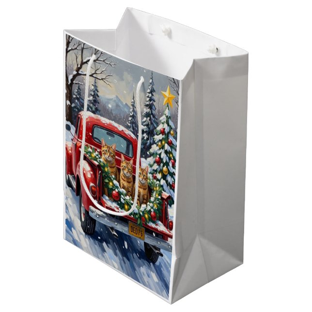 Abyssinian Cat Christmas Red Truck Holiday Mittlere Geschenktüte (Vorderseite Schrägansicht)