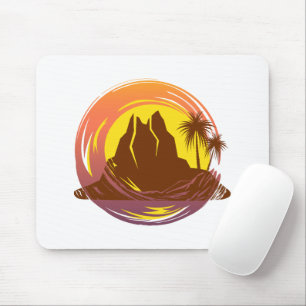 Abzeichen mit tropischer Vulkanlandschaft und Palm Mousepad
