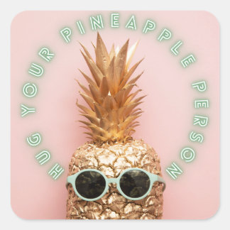 Accrochez votre autocollant de personne ananas