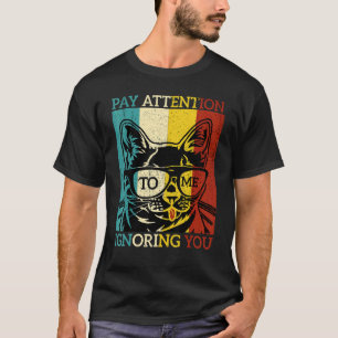 Achte auf mich, während ich dich ignoriere Retro V T-Shirt