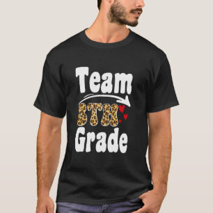 Achte Klasse Team Leopard zurück zur Schule Hallo  T-Shirt