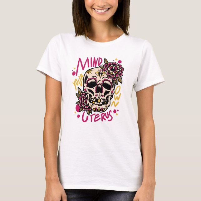 Achten Sie auf Ihren eigenen Uterus T-Shirt (Vorderseite)