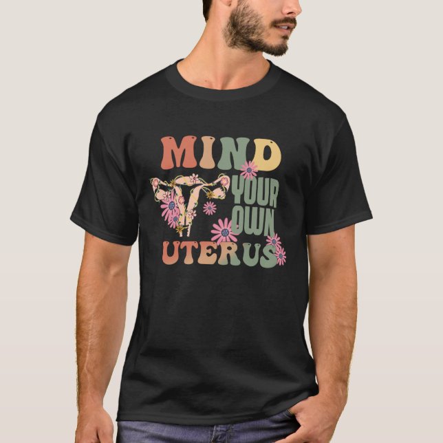 Achten Sie auf Ihren eigenen Uterus T-Shirt (Vorderseite)
