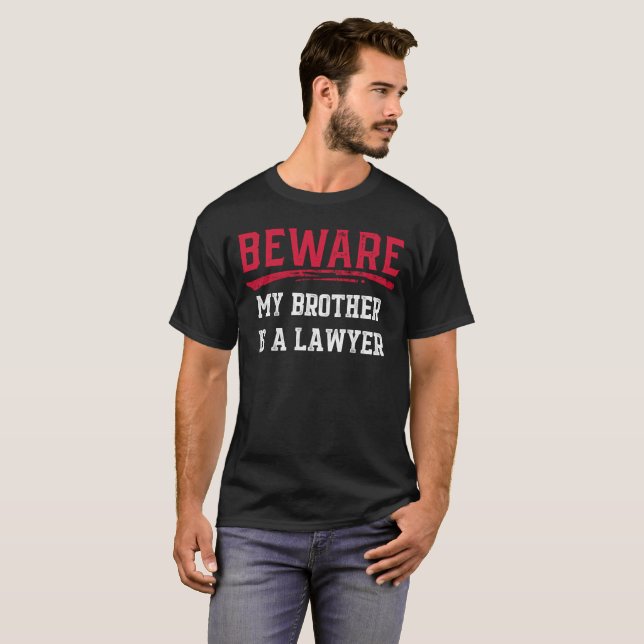 Achten Sie darauf, dass mein Bruder ein Geschenk f T-Shirt (Vorne ganz)