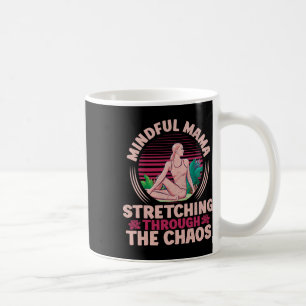 Achtsame Mama, die sich durch das Chaos Yoga-Mama Kaffeetasse