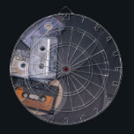 Achtzigerjahre Retro Kassetten-Bänder und Dartscheibe<br><div class="desc">Achtzigerjahre Retro Kassetten-Bänder und VinylPlatten</div>