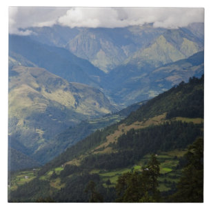 Ackerland und Dorf im Himalaja Fliese