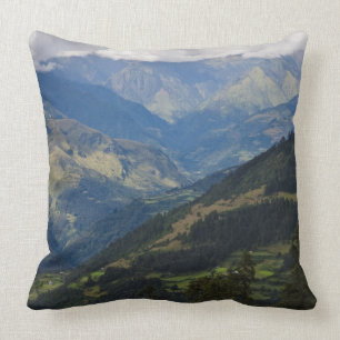 Ackerland und Dorf im Himalaya Kissen