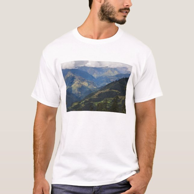 Ackerland und Dorf im Himalaya T-Shirt (Vorderseite)