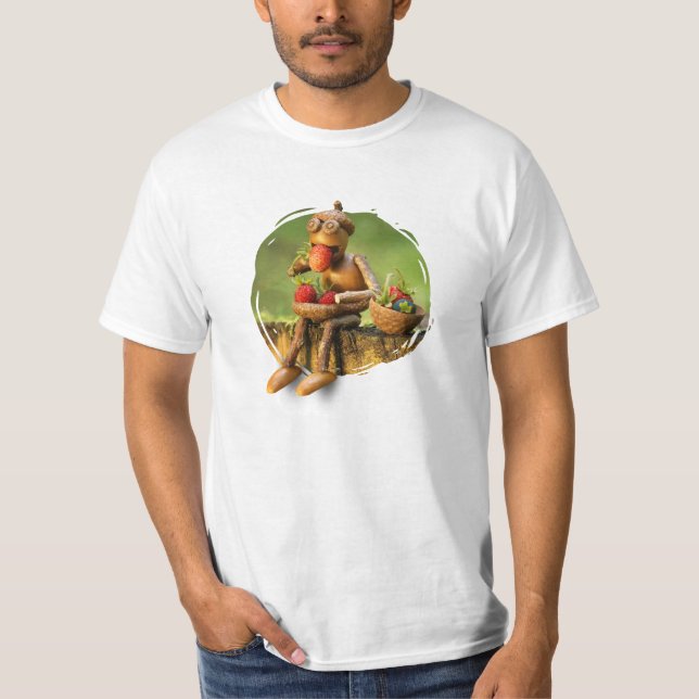 Acorn elf fressen Erdbeeren im Wald T-Shirt (Vorderseite)