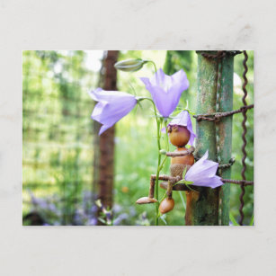 Acorn Elf mit blauen Glocken Blume Sommer Postkarte