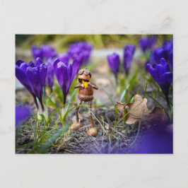 Acorn Elf mit lila Krokus-Blume Frühjahr Postwagen Postkarte