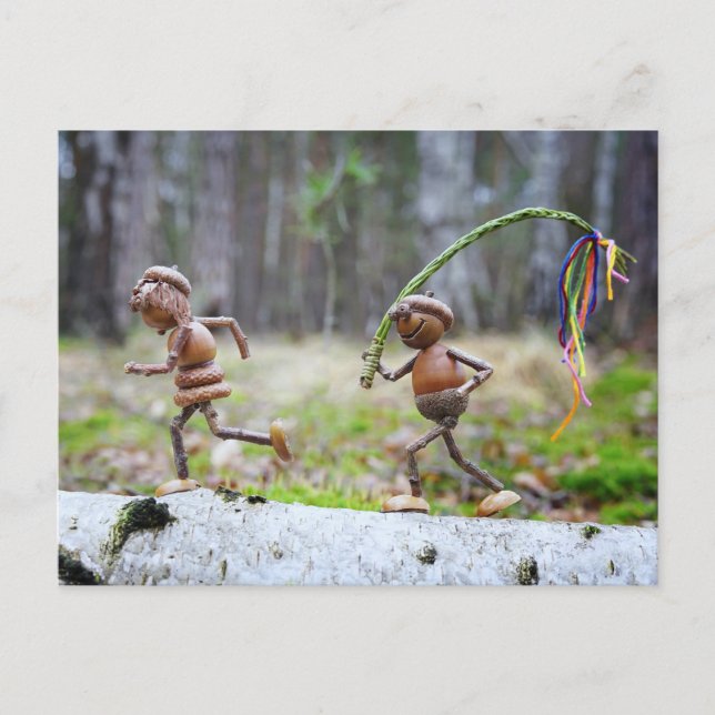 Acorn elf mit Osterstift Ostern Postkarte (Vorderseite)