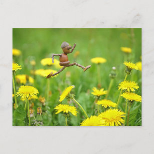 Acorn Elf springt auf der Wiese auf Lüstern Postkarte
