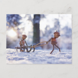 Acorn-Elfen fahren auf Schlittenwinterkarte Postkarte