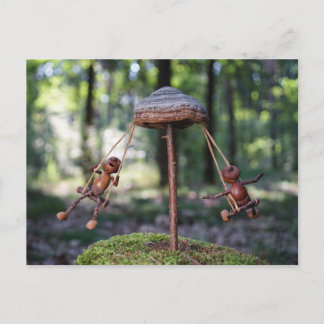 Acorn-Elfen spielen auf dem Karussell Postkarte