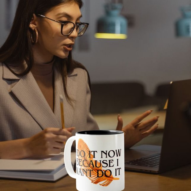 Action Taker Motivational Mug - "I Do It Now" Bold Zweifarbige Tasse (Von Creator hochgeladen)