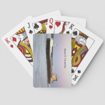 Adam E. Cornelius spielt Karten