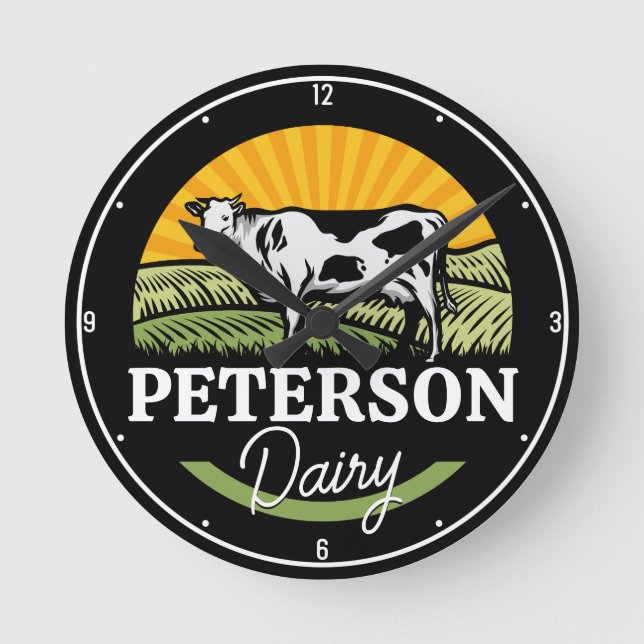 ADD NAME Sunset Dairy Farm Grazing Holstein Kuh Runde Wanduhr (Vorderseite)