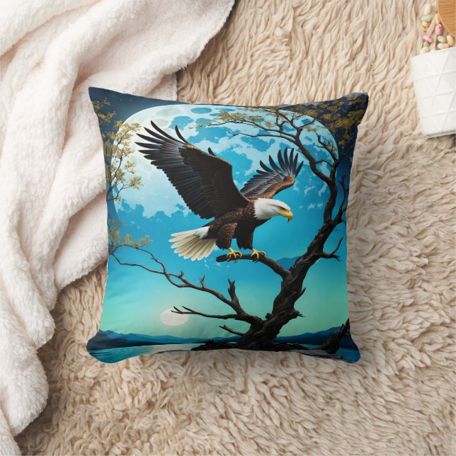 Adler auf Baumzweig unter Vollmond Kissen (Decke)