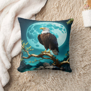 Adler auf einem Zweig unter Vollmondlicht Kissen