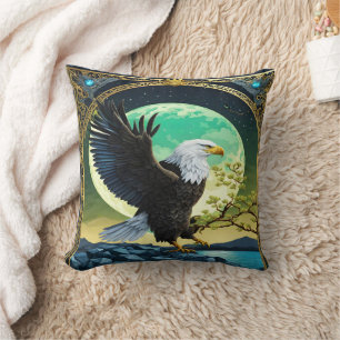 Adler auf Felsen mit mondbeleuchtetem Hintergrund Kissen