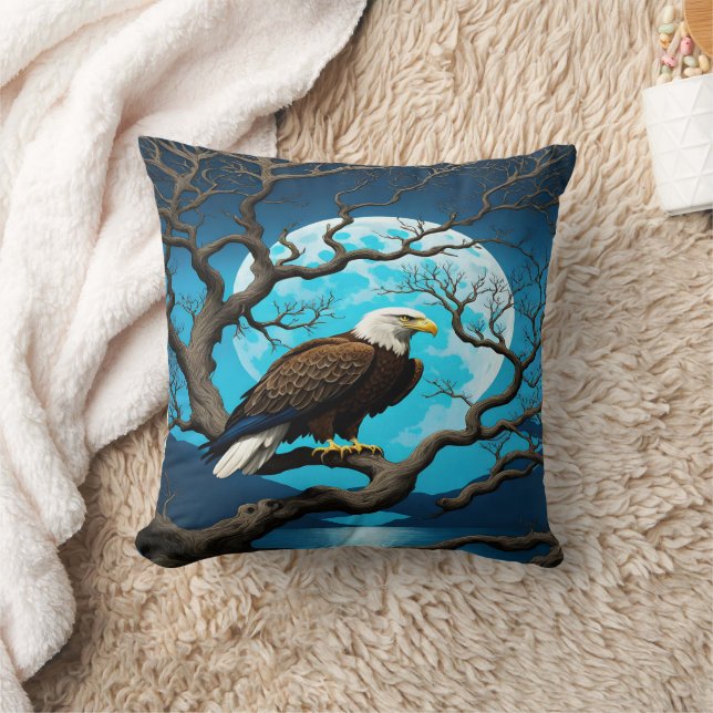 Adler auf Zweig unter dem Moonlit Himmel Kissen (Decke)