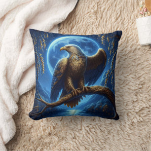 Adler auf Zweig unter Vollmond Kissen