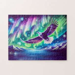 Adler, der über den Bergsee fliegt Nordlichter