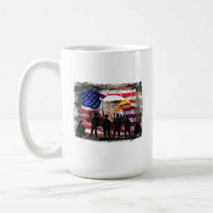 Adler mit amerikanischer Fahne und Soldaten Tasse