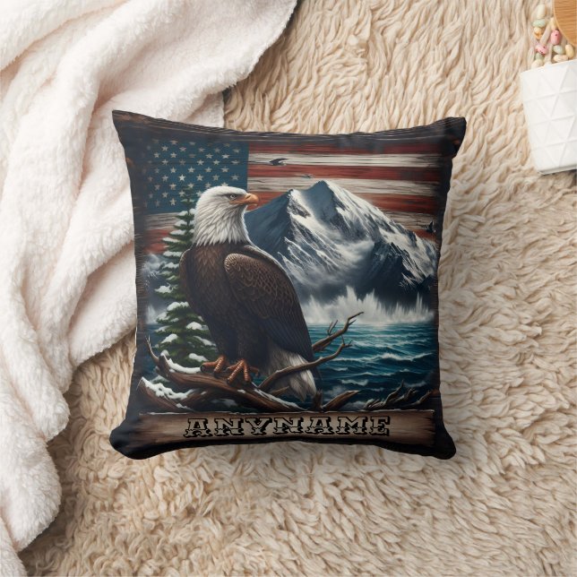 Adler Stehend stolz gegen Berg und Flagge Kissen (Decke)