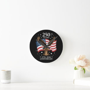 Adler und Flagge 250 Jahre Amerika 1776-2026 Runde Wanduhr