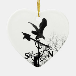 Adler und Pfeil Keramikornament