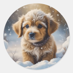 Adlige Weihnachts Welpe auf einer schneebedeckten  Runder Aufkleber