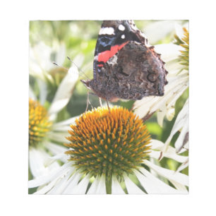 Admiral Butterfly auf Blume Notizblock