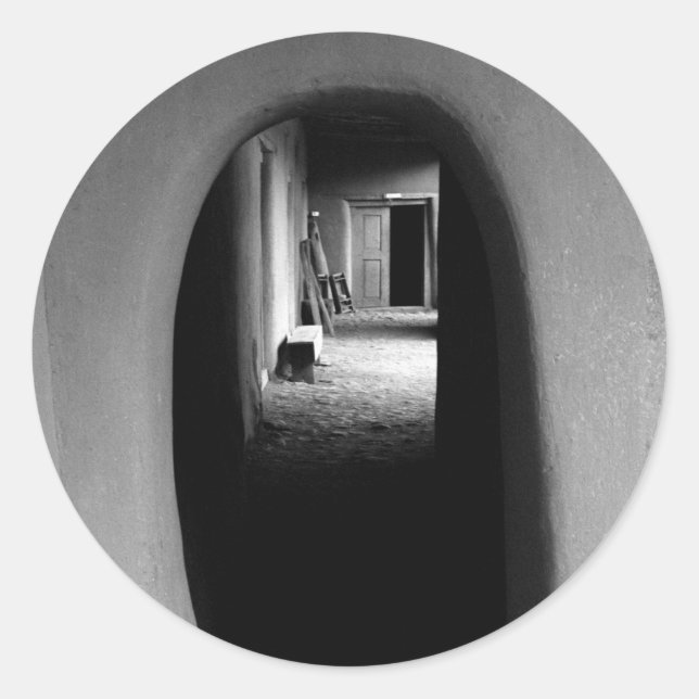 Adobe Doorway Architecture Black & White Foto Runder Aufkleber (Vorderseite)