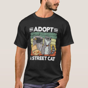 Adoptiere-eine-Strassenkatze-Mülleimer-Waschbär-Pi T-Shirt