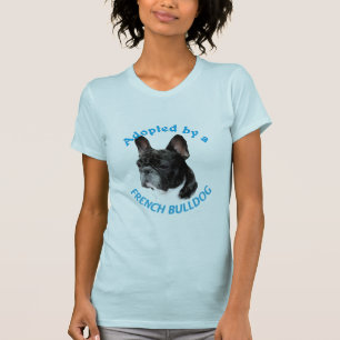Adoptiert durch eine französische Bulldogge T-Shirt