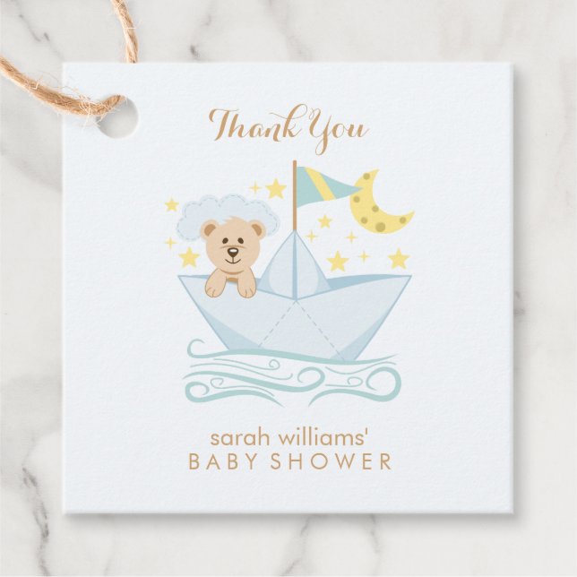 Adorable Baby Bear in Paper Boat Geschenkanhänger (Vorderseite)