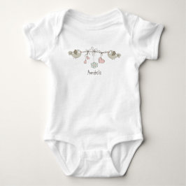 Adorable Baby Birds Herzname Baby Strampler