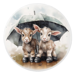 Adorable Babyziegen im Regen Keramikknauf