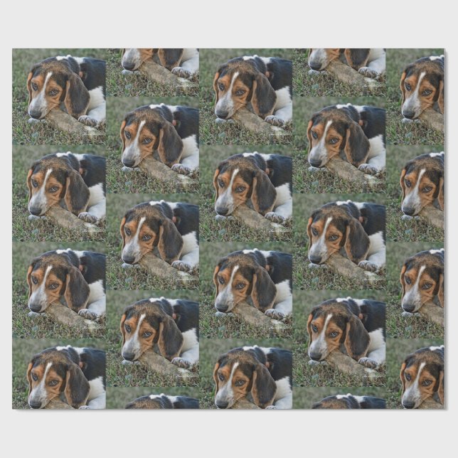 Adorable  Beagle Chewing A Bone Geschenkpapier (Flach)