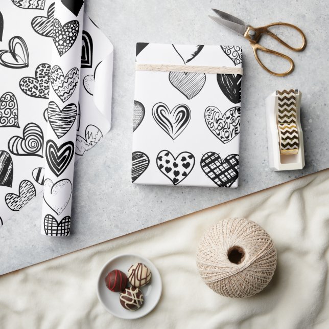 Adorable Black Heart Scribble Zeichnend Geschenkpapier (Kunsthandwerk)