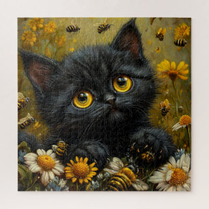 Adorable Black Kitten unter Blume
