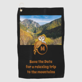 Adorable Britische Eule Nesting auf Monogram Egal Golfhandtuch