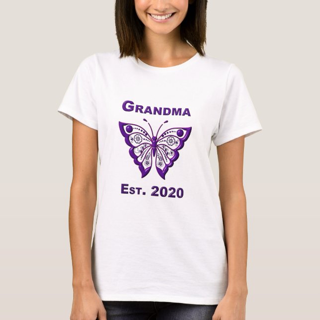 Adorable Butterfly Oma "Est 2020" T-Shirt (Vorderseite)