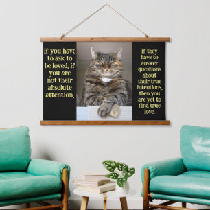 Adorable Feline Cat, die Sie ansieht Wandteppich Mit Holzrahmen